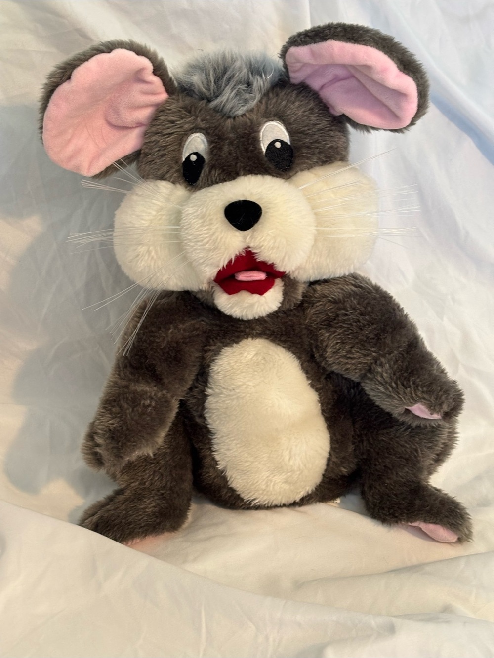 Hand puppet whiskers the mouse. Make believe.